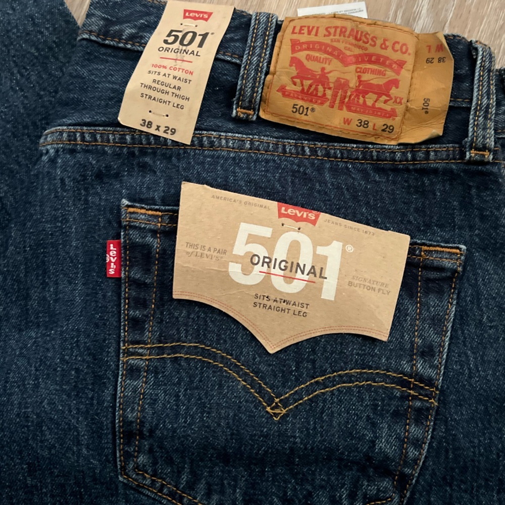 Levi’s 501 Jeans - Picture 2 of 5